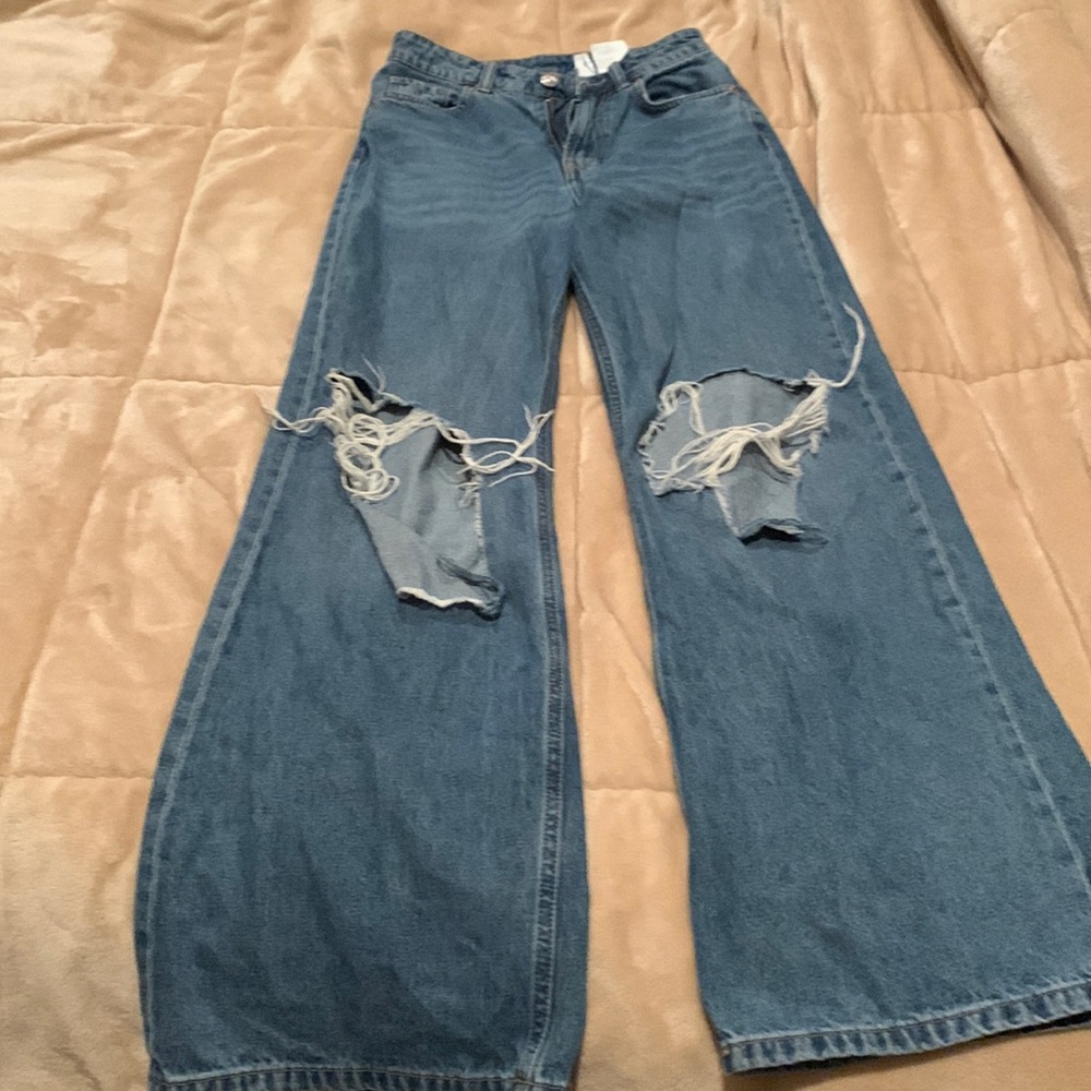 Ripped knee jeans
